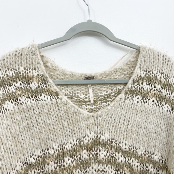 Free People XS Linus Stripe Pullover Sweater Eyelash Loose Knit V-Neck Oversized - Picture 3 of 8